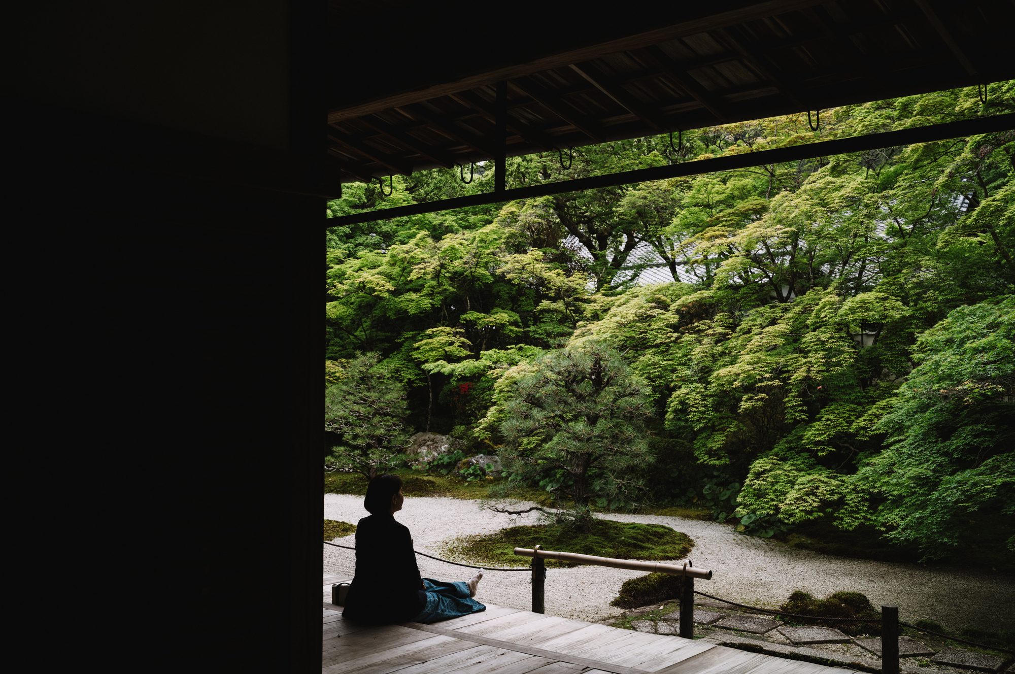 緣廊 · 世界仍然存在，但它不再壓迫我們