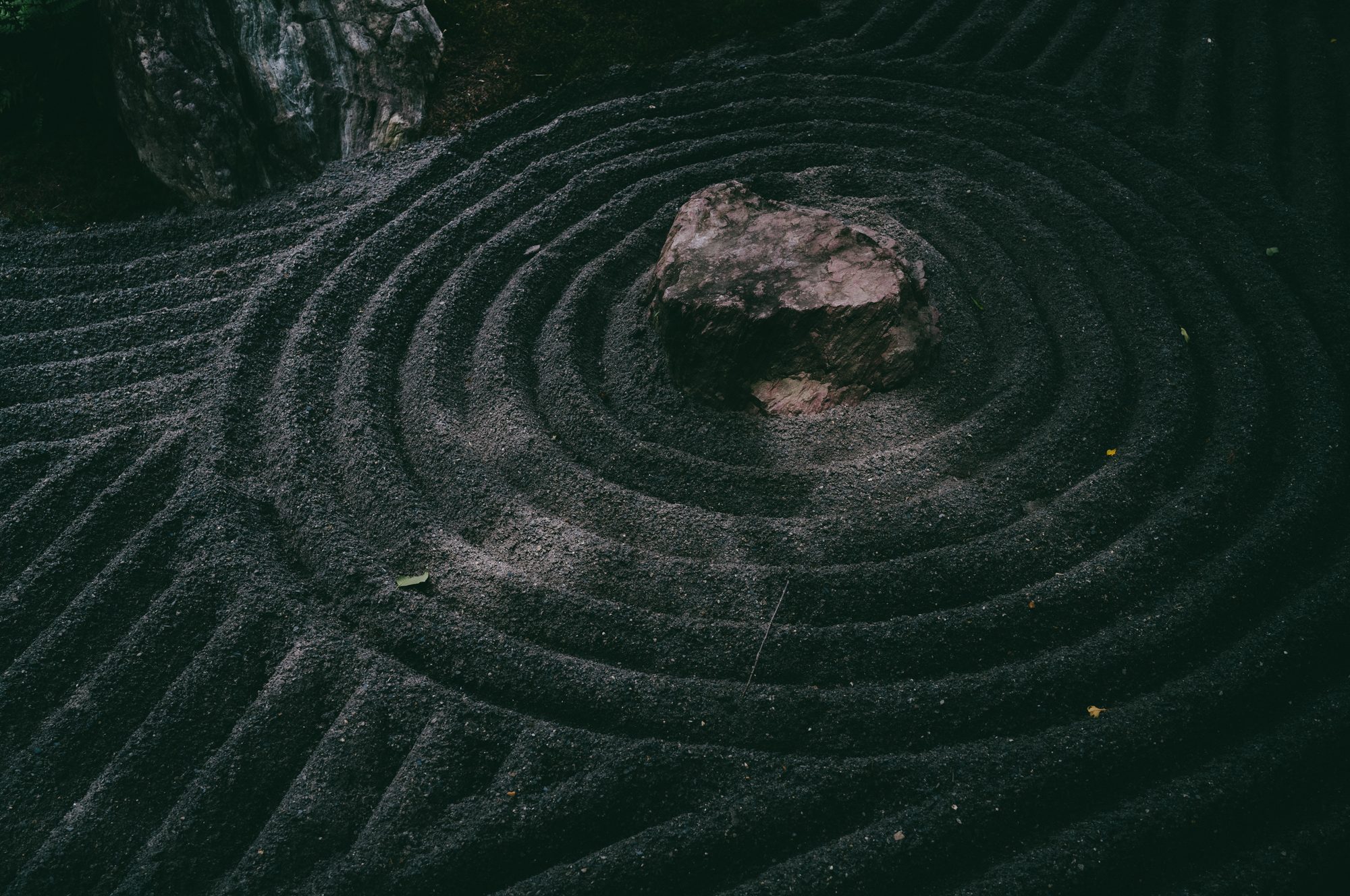 Komyo-in · patterns raked in sand